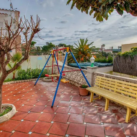 Holiday Buganvilia يوريت دي مار
